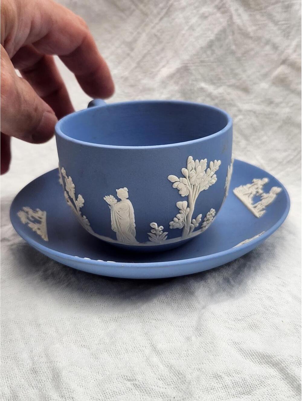 Wedgwood Jasperware Blue Teacup & Saucer Neoclassical Relief 1972 I2 - Picture 6 of 15